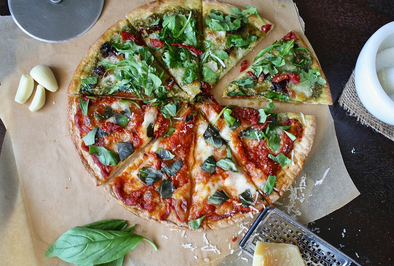 genießen sie den geschmack von frisch zubereiteter hausgemachter pizza mit unseren einfachen und leckeren rezepten zum selbermachen.