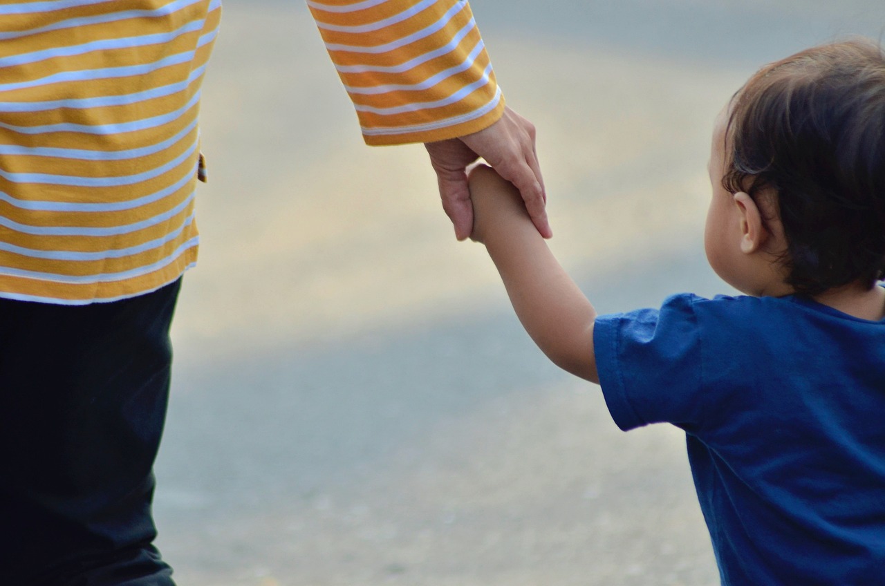 entdecken sie die wunder und herausforderungen der mutterschaft. erfahren sie, wie sie eine starke und liebevolle beziehung zu ihrem kind aufbauen können und erhalten sie wertvolle tipps für eine glückliche und gesunde familienzeit.