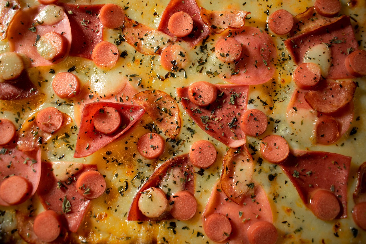 leckere hausgemachte pizza mit frischen zutaten, perfekt f&uuml;r jeden anlass. einfach zuzubereiten und unwiderstehlich im geschmack!