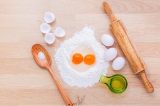 leckere hausgemachte pizza mit frischen zutaten und knusprigem boden &ndash; genie&szlig;en sie authentischen geschmack direkt aus ihrer k&uuml;che!