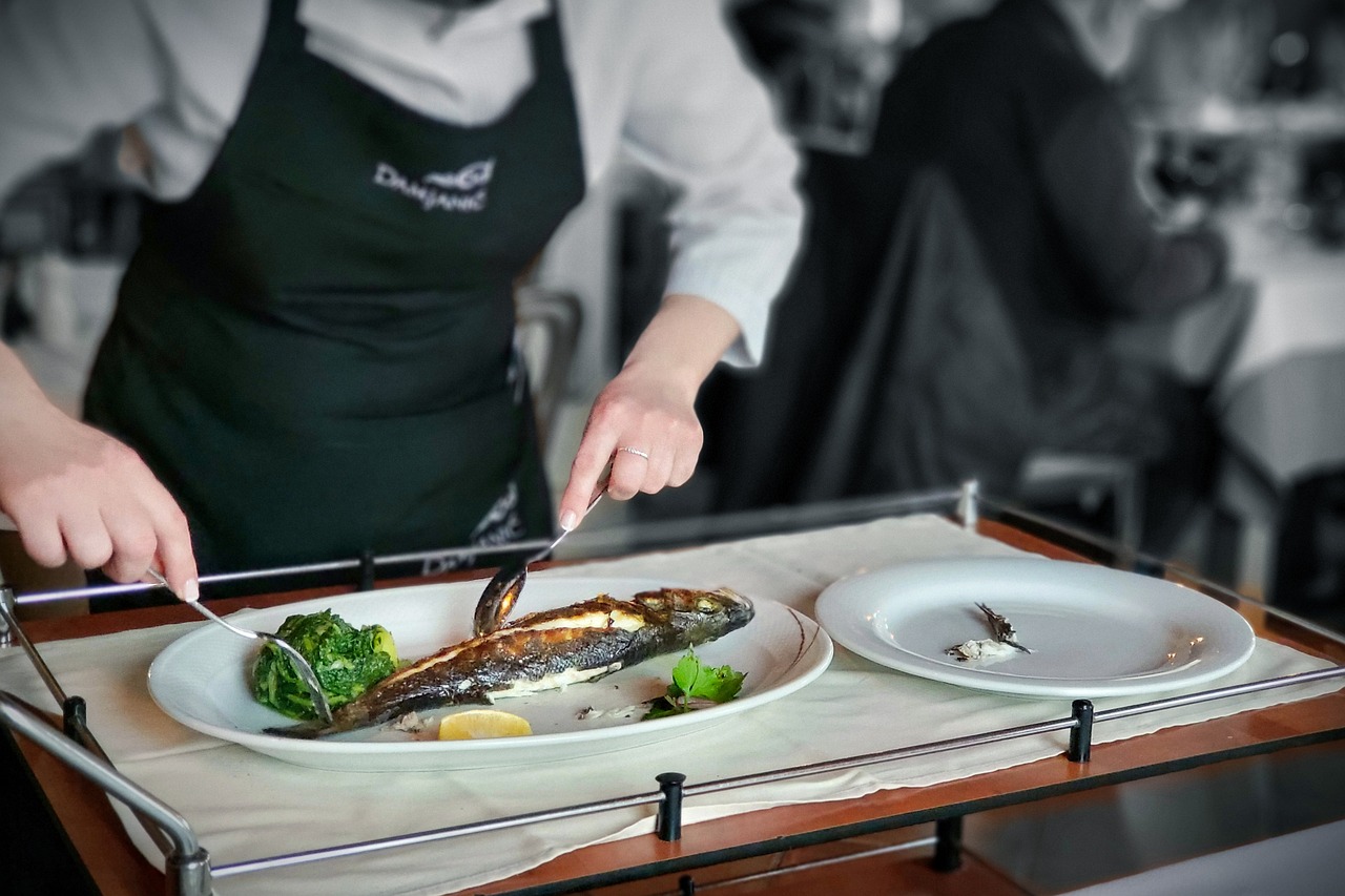 anleitung und tipps zur zubereitung von fisch: frische rezepte, wichtige techniken und hilfreiche hinweise f&uuml;r k&ouml;stliche fischgerichte.