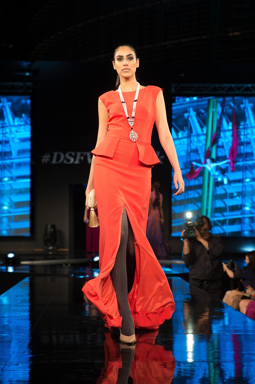 erleben sie die neueste mode von unserem talentierten fashion designer. entdecken sie kreative und stilvolle designs, die trends setzen und individualität ausdrücken.