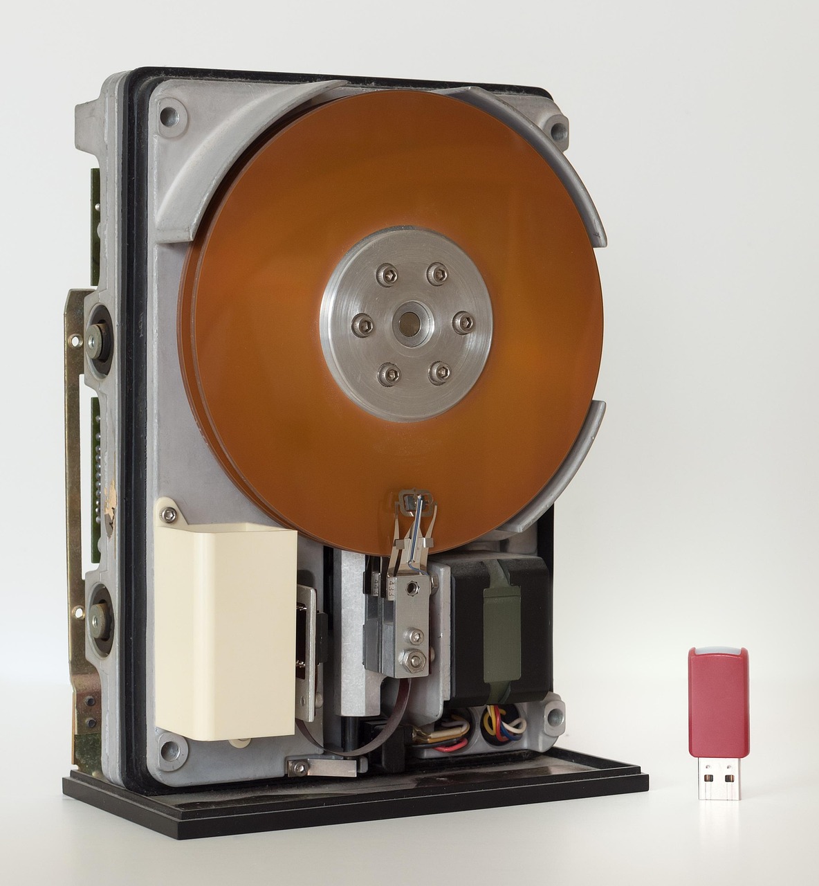 entdecken sie unsere externen festplatten f&uuml;r zuverl&auml;ssige und tragbare datenspeicherung mit hoher geschwindigkeit und gro&szlig;em speicherplatz.